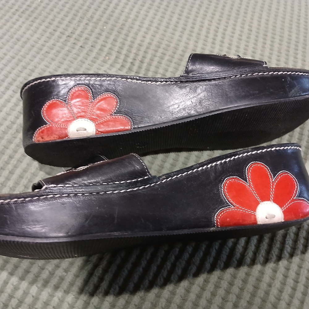 Black Sandals with Red and White Floral Design - Picture 7 of 12